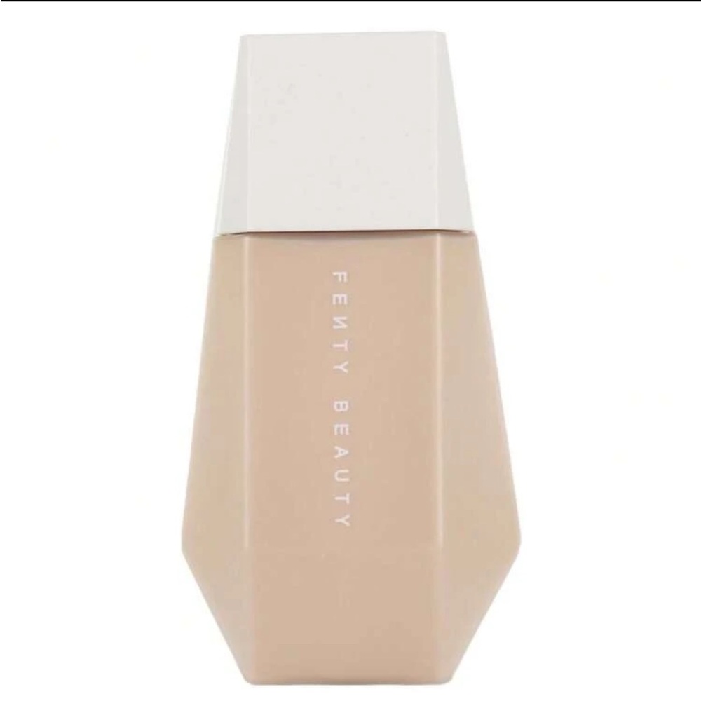 Selling a new Fenty Beauty blurring skin tint in shade 8.
Unopened new